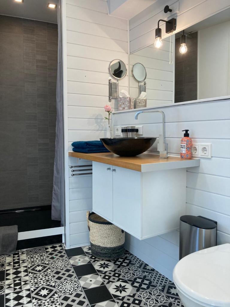 Living At Saarpartments - Adultsonly - Business & Holiday Homes With Kitchen For Long- And Short Term Stay, 3 Min To St Johanner Markt And Points Of Interest Saarbruecken Luaran gambar